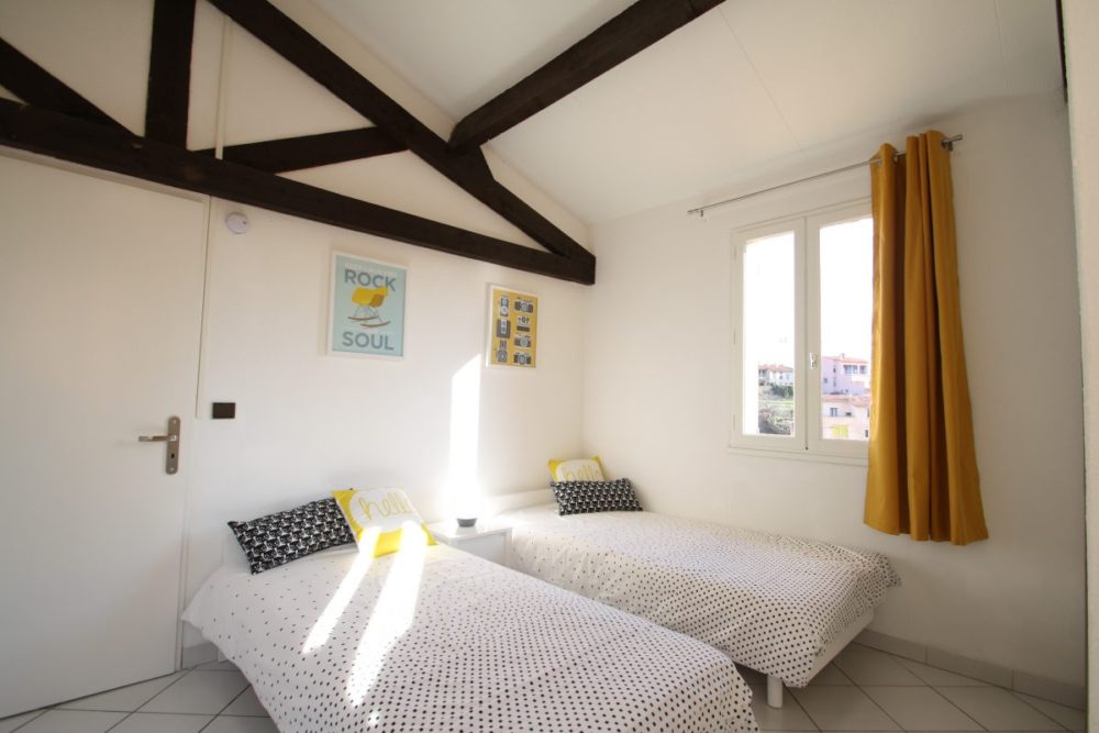 Une vue de la chambre de l'appartement de location à Collioure